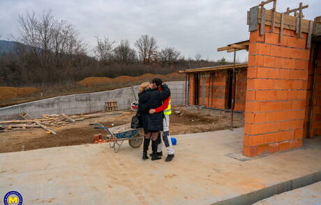 Mature NL offers a free photo gallery with randy girl in hardcore 3some sex